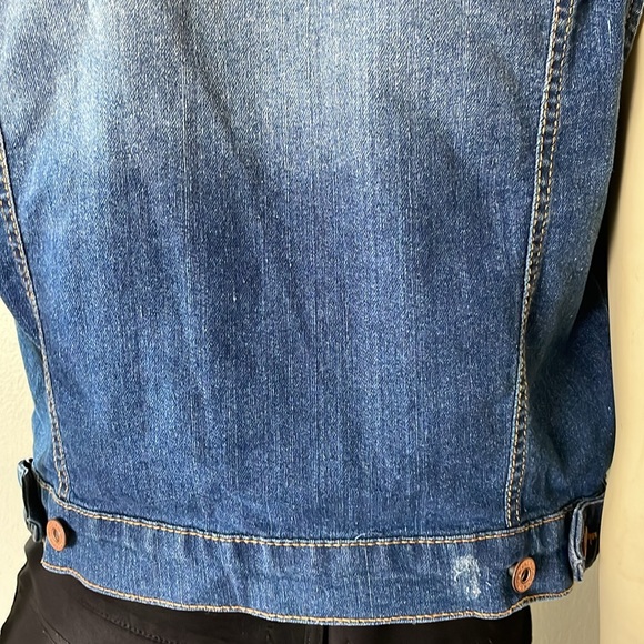 New Look, distressed jean vest. Size L - Picture 6 of 9